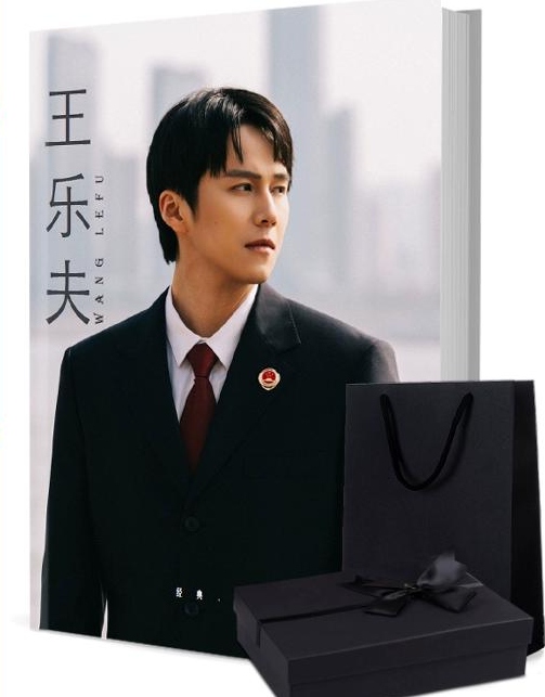 俳優 王乐夫ワン・ルーフー写真集1冊 A4ポスター4枚 しおり4枚 LOMOカード10枚