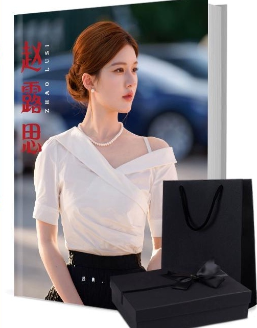 チャオルースー（趙露思） 写真集1冊 A4ポスター4枚 しおり4枚 LOMOカード10枚