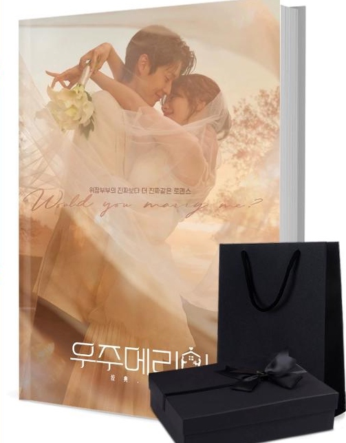 私と結婚してくれますか？ 写真集1冊 A4ポスター4枚 しおり4枚 LOMOカード10枚