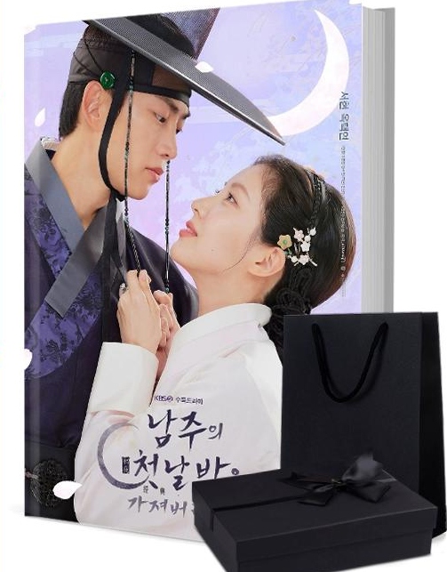 主役の初体験、私が奪っちゃいました 写真集1冊 A4ポスター4枚 しおり4枚 LOMOカード10枚