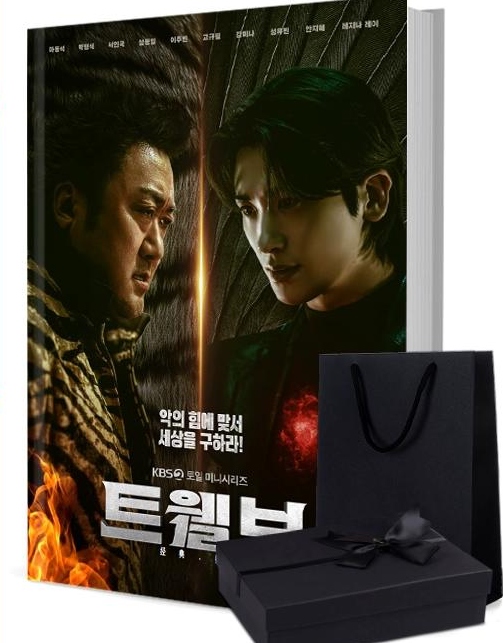 トゥエルブ 写真集1冊 A4ポスター4枚 しおり4枚 LOMOカード10枚