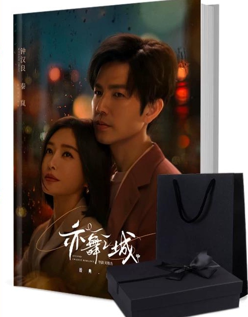 亦舞之城 写真集1冊 A4ポスター4枚 しおり4枚 LOMOカード10枚