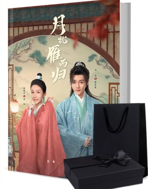 雁を包む月 写真集1冊 A4ポスター4枚 しおり4枚 LOMOカード10枚