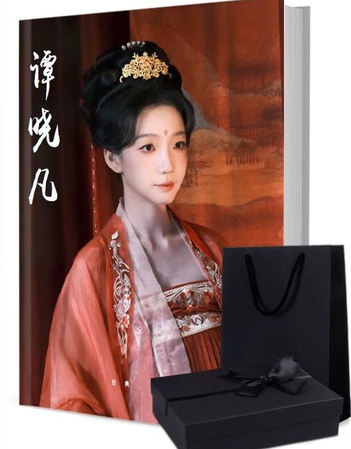 タン・シャオファン（譚曉凡） 写真集1冊 A4ポスター4枚 しおり4枚 LOMOカード10枚